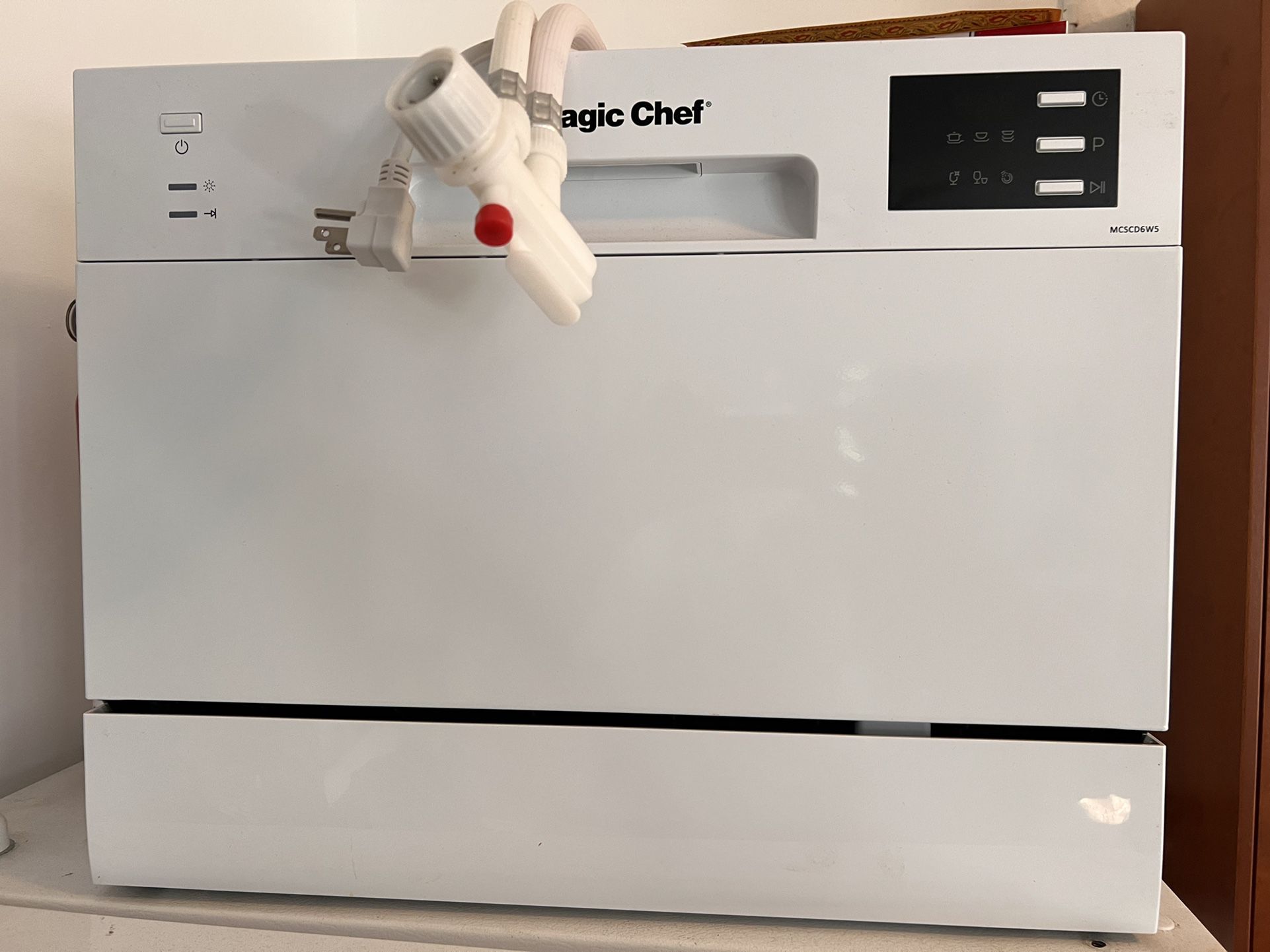 Magic Chef 6-Place Setting Countertop Dishwasher White Mcscd6w5