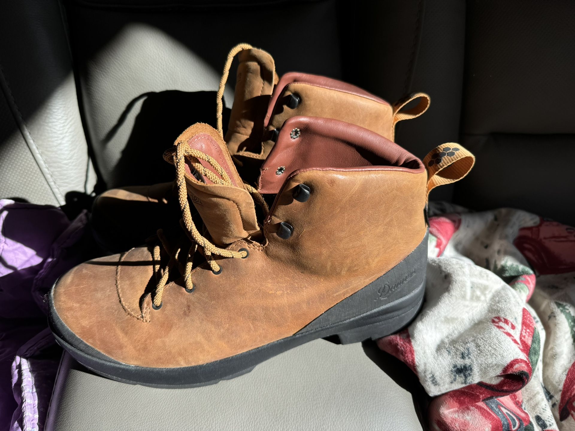 men’s size 12 Leather boots NEW