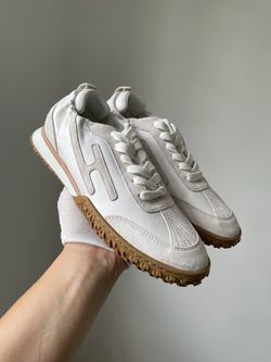H sneaker