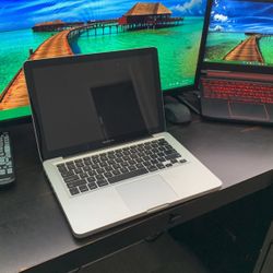 MacBook Pro 15inch Display With Charger. 