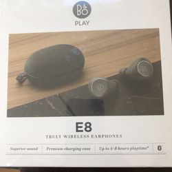 $80 NIB Bang & Olufsen E8 Earbuds 