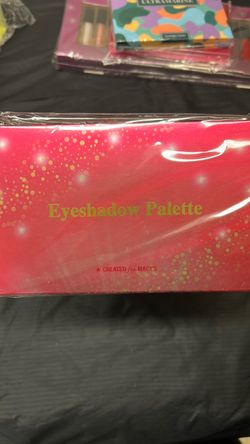 Eyeshadow palette Macy’s
