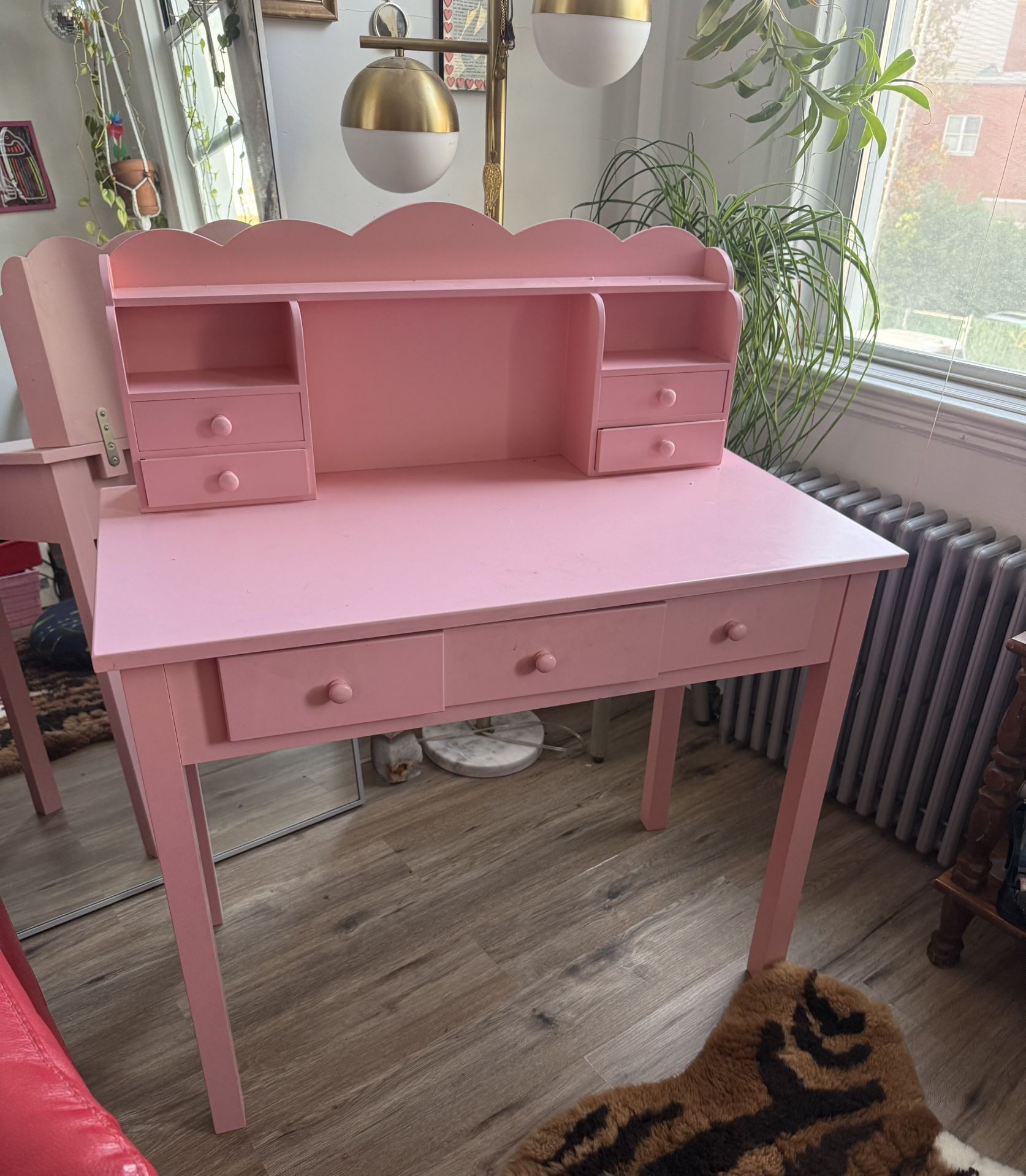 Pink kids desk