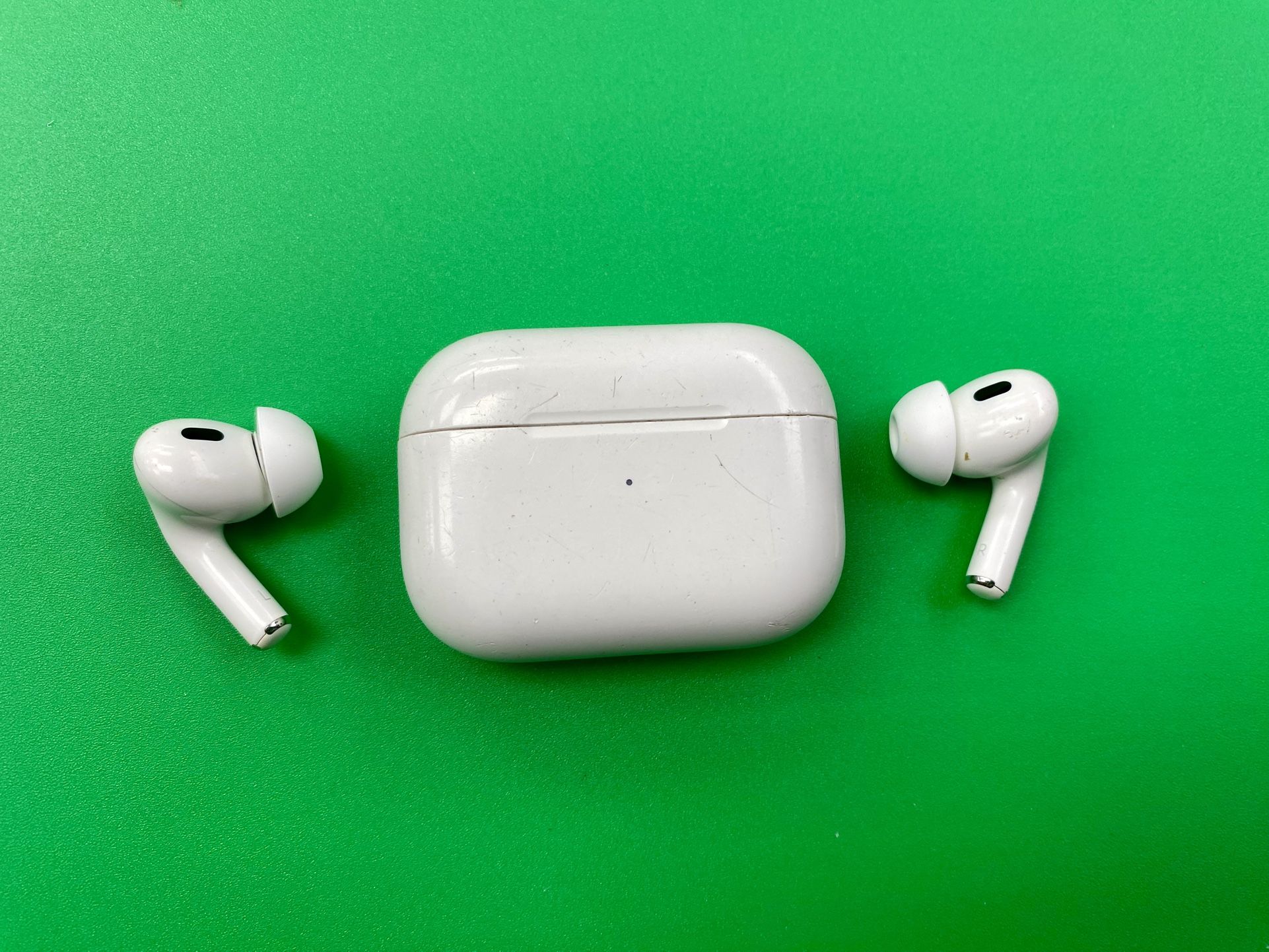 Apple AirPods Pro 2 - Lightning Port Version (A2700 A2699 A2698)