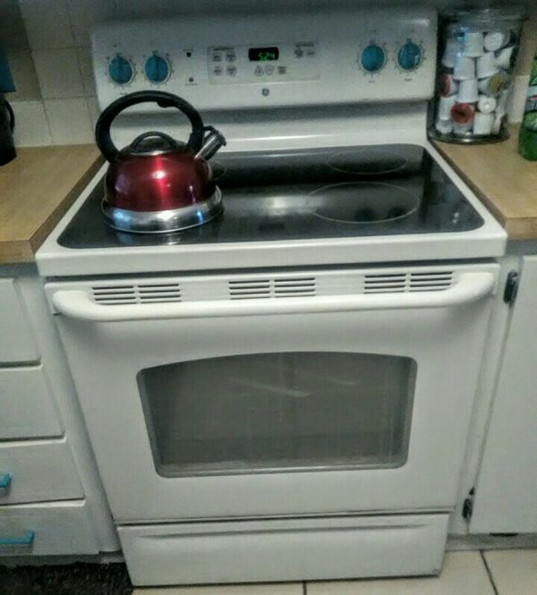 GE. Glass top electric stove for Sale in Valrico, FL OfferUp