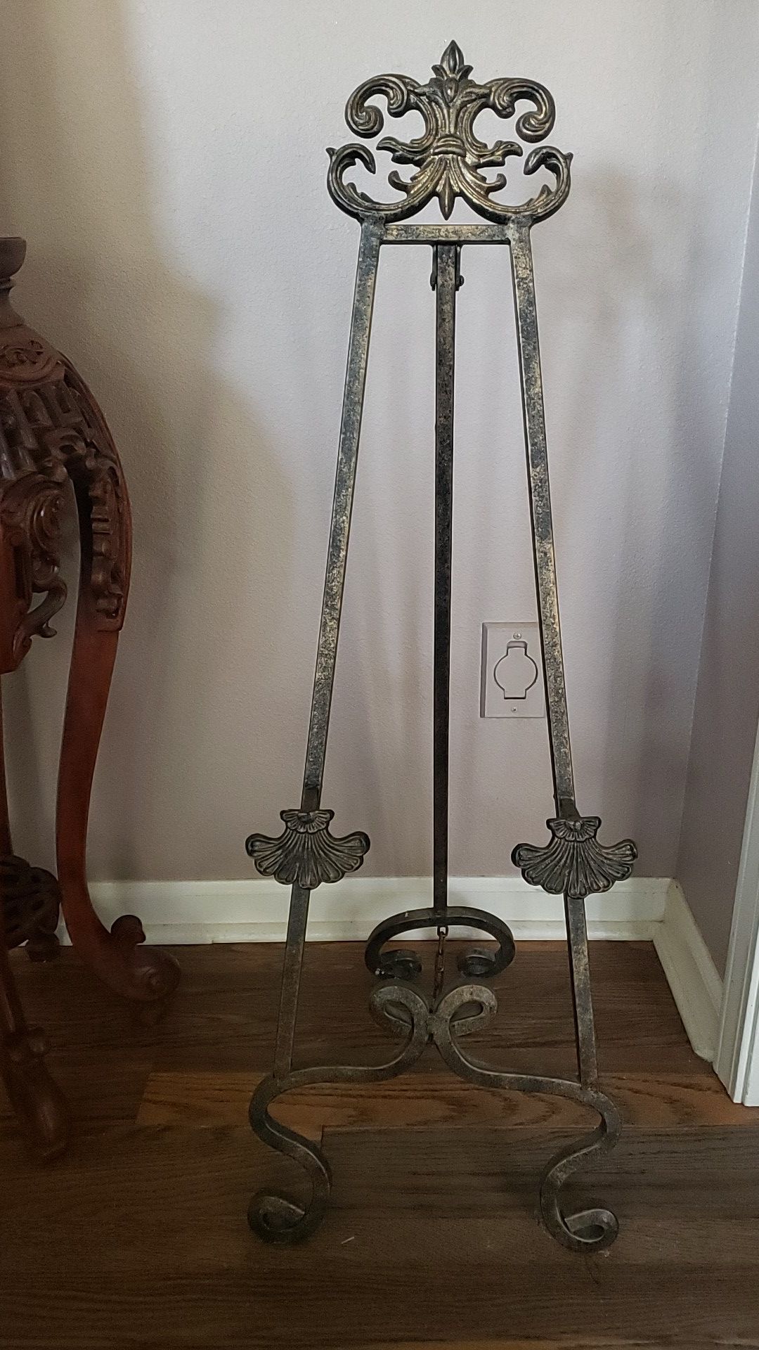 Metal easel