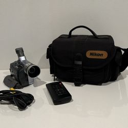 Sony Digital Handycam Video Camera Recorder MiniDV - Working W/Bag & Battery