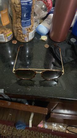 Basic pair of female shades