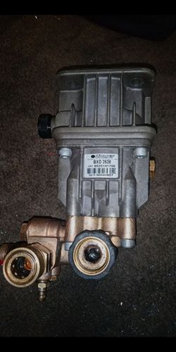 Comet dxb2(contact info removed) PSI 2.3 GPM pressure washer pump small gas engine in excellent working condition like new