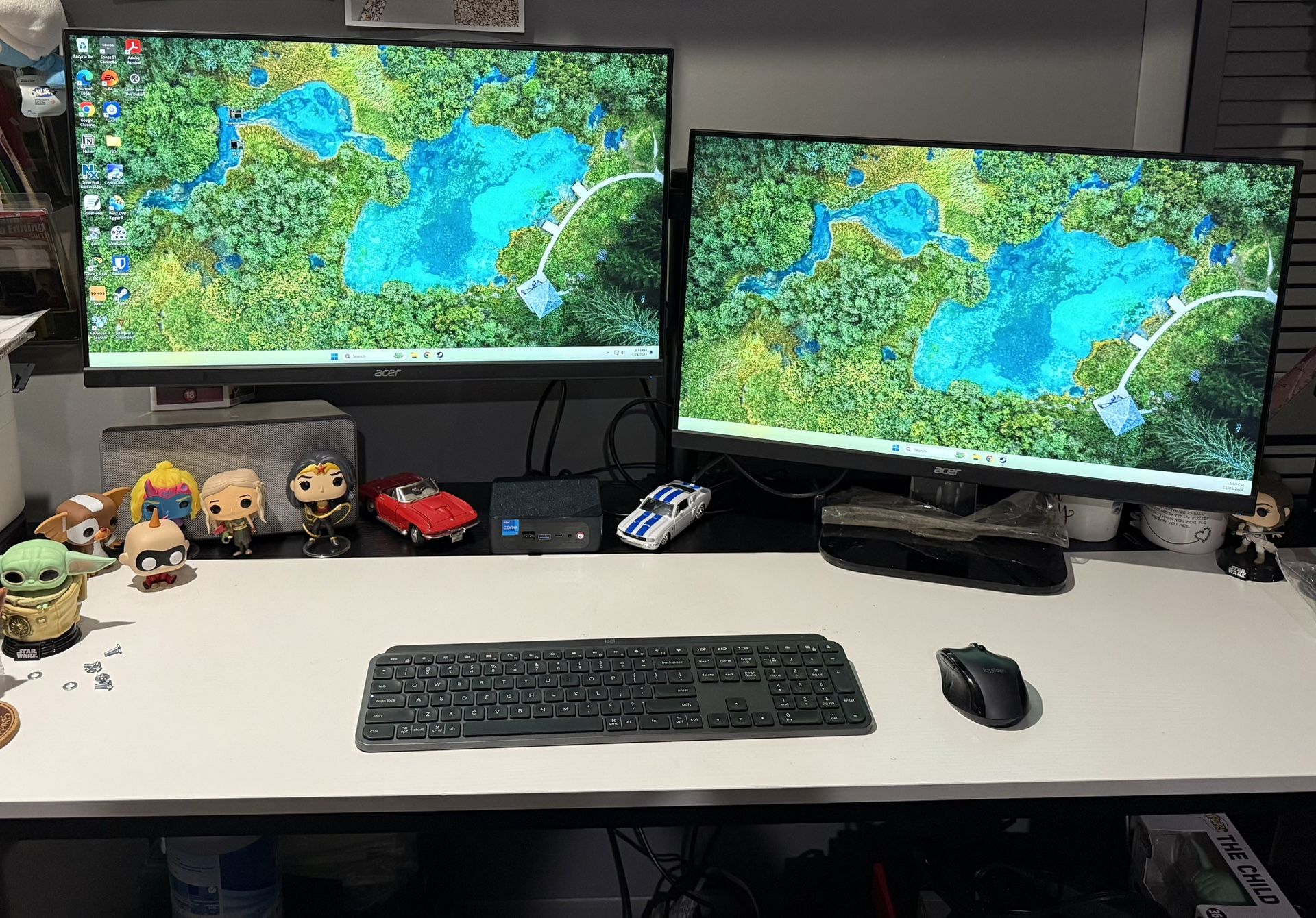 2 Acer Monitors And Stand