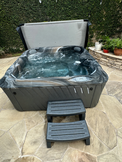 2024 Jacuzzi J-200 – Like New, 6-Person Outdoor Hot Tub - Aliso Viejo, CA