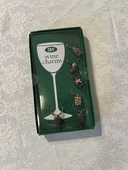 6 CHRISTMAS WINE CHARMS ~ GREAT FOR HOLIDAYS DECOR ~ NEW