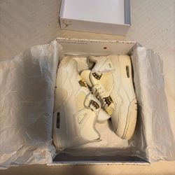 Air Jordan 4 metallic Gold Sneakers