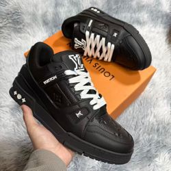 ALL SIZES/ Brand New Louis Vuitton LV Trainers Black & White 