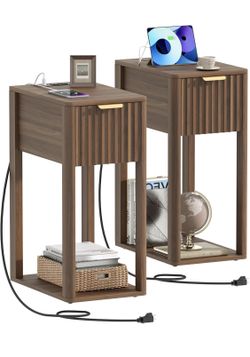 Set of 2 narrow, fluted nightstands