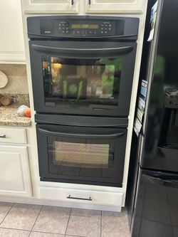 ,Double Oven, Gas Cooktop. All like new condition and as clean as new