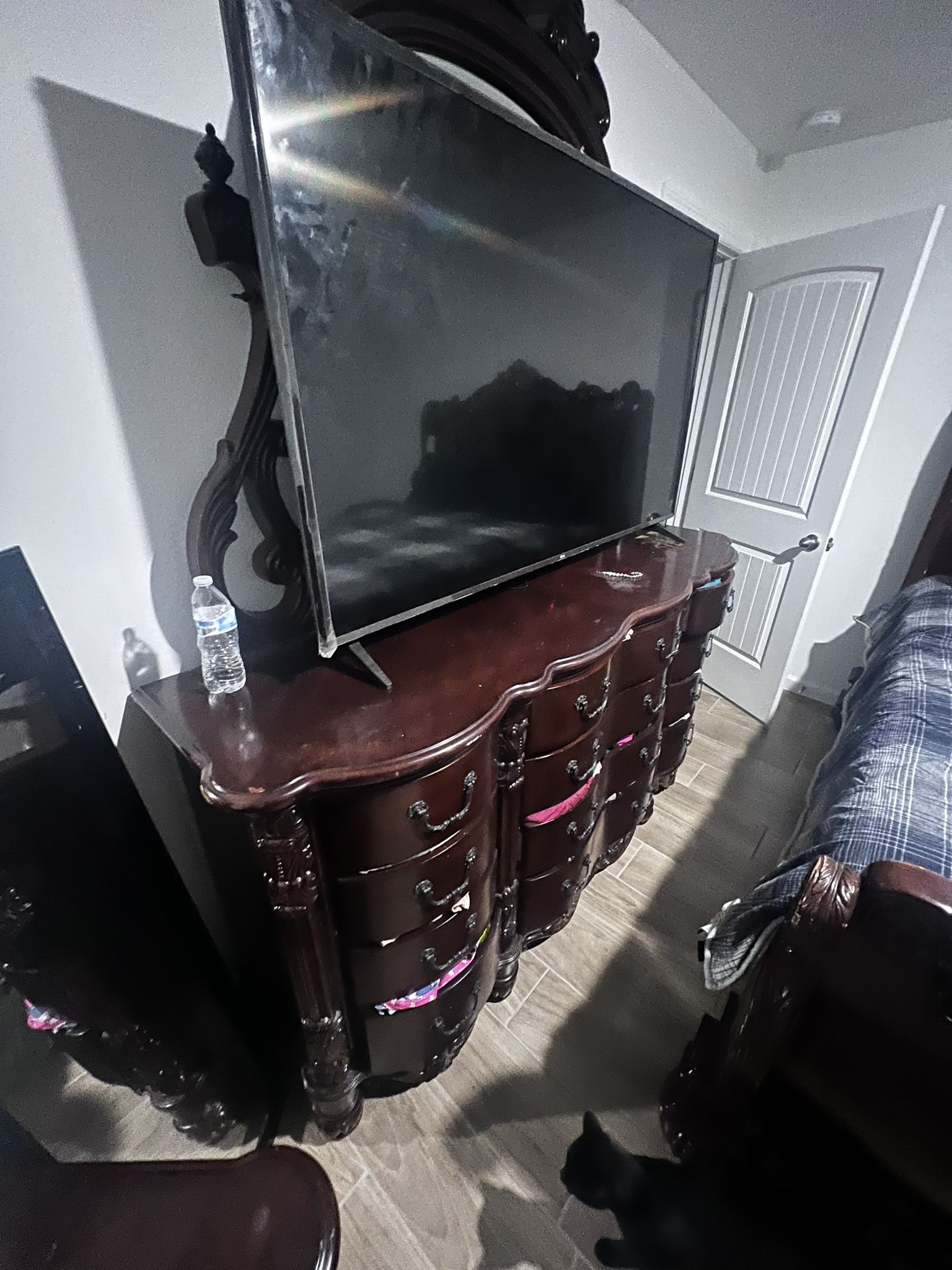 Queen Size Bedroom Set - Great Condition!