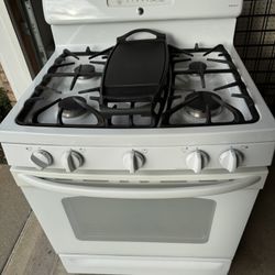 Adora Series by GE Cooking GAS Range White