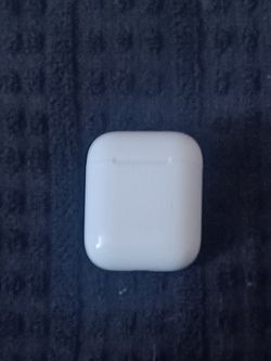 1first generation apple airpods, excellent Condition, no charging cord only pick up