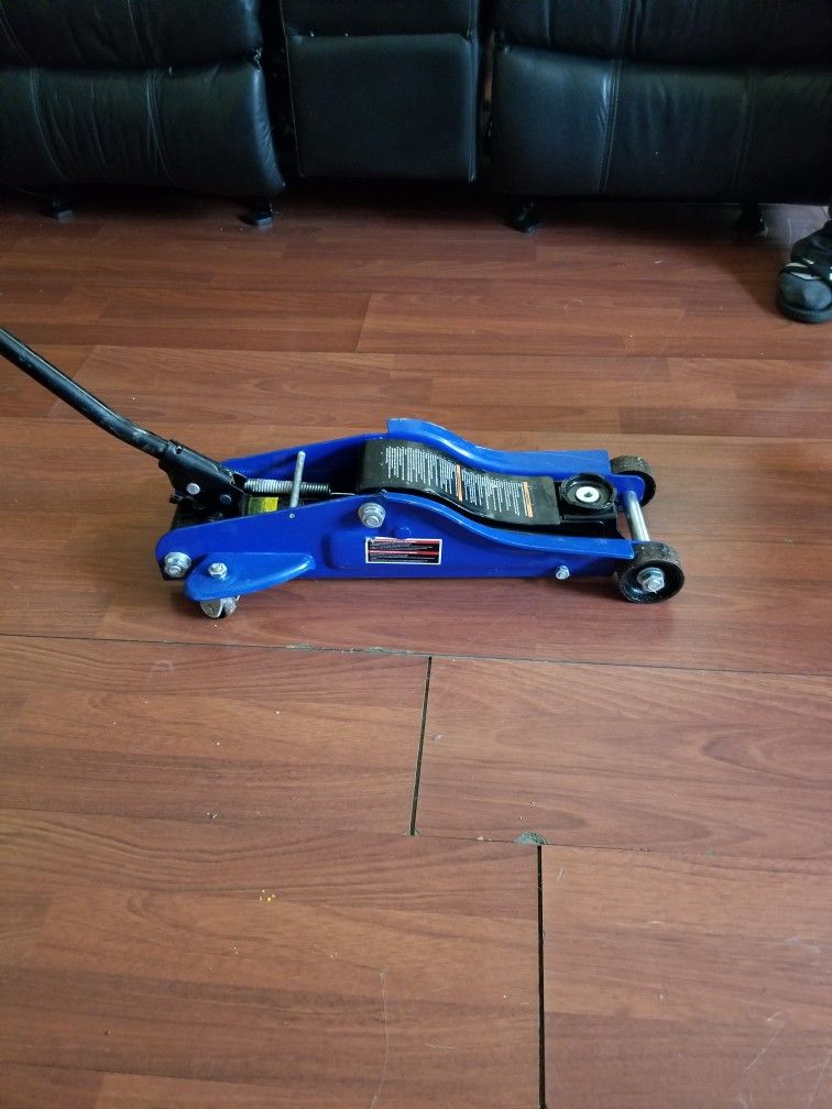 Duralast 2.25 Ton Low Profile Garage Jack
