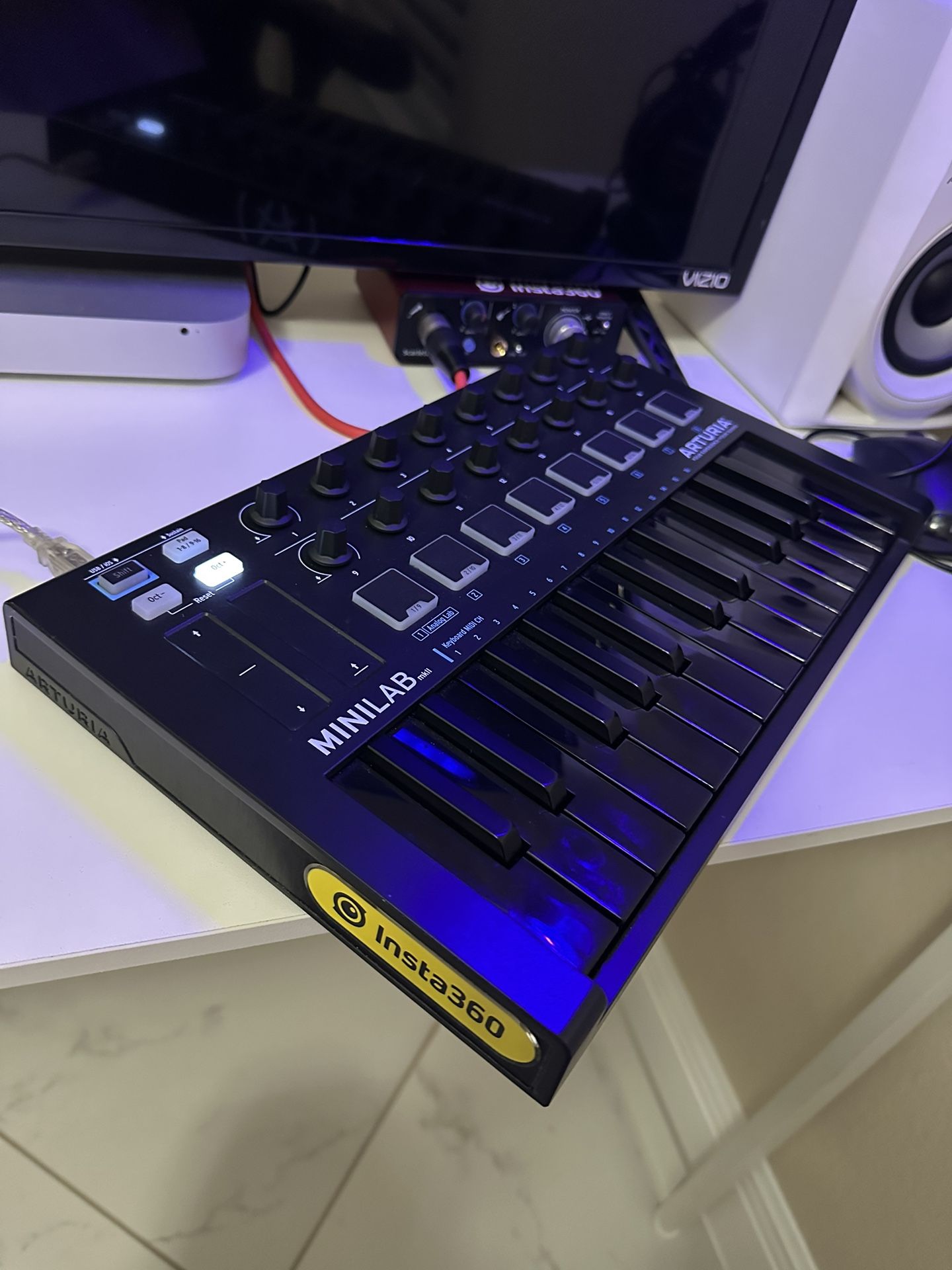🎹 Arturia MiniLab MkII – Deep Black Edition (MIDI Controller)