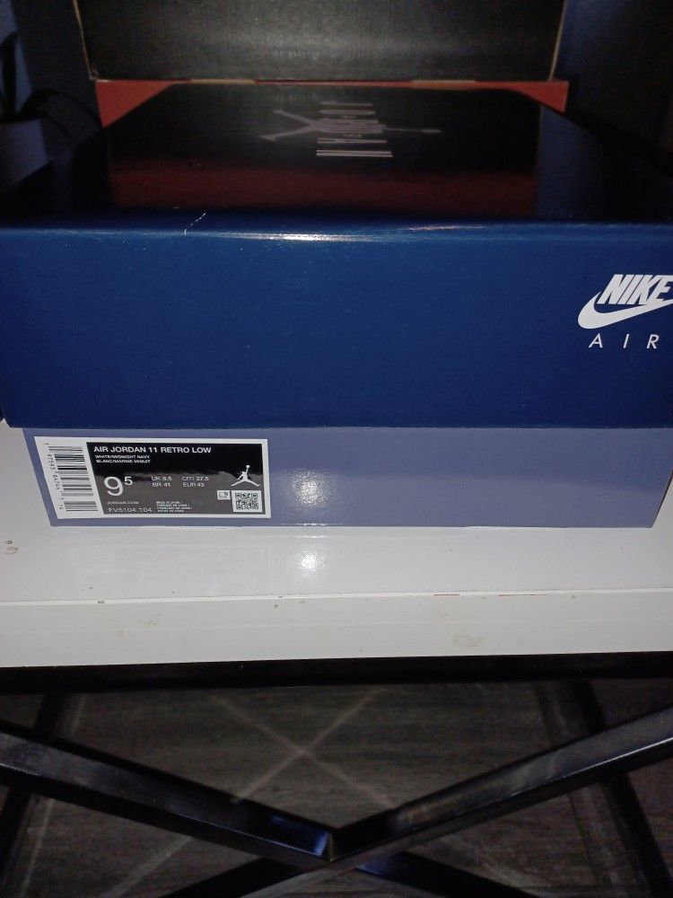 Jordan Retro 11s Size 9.5