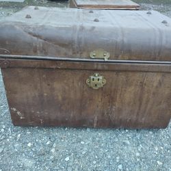 Metal Storage Trunk 