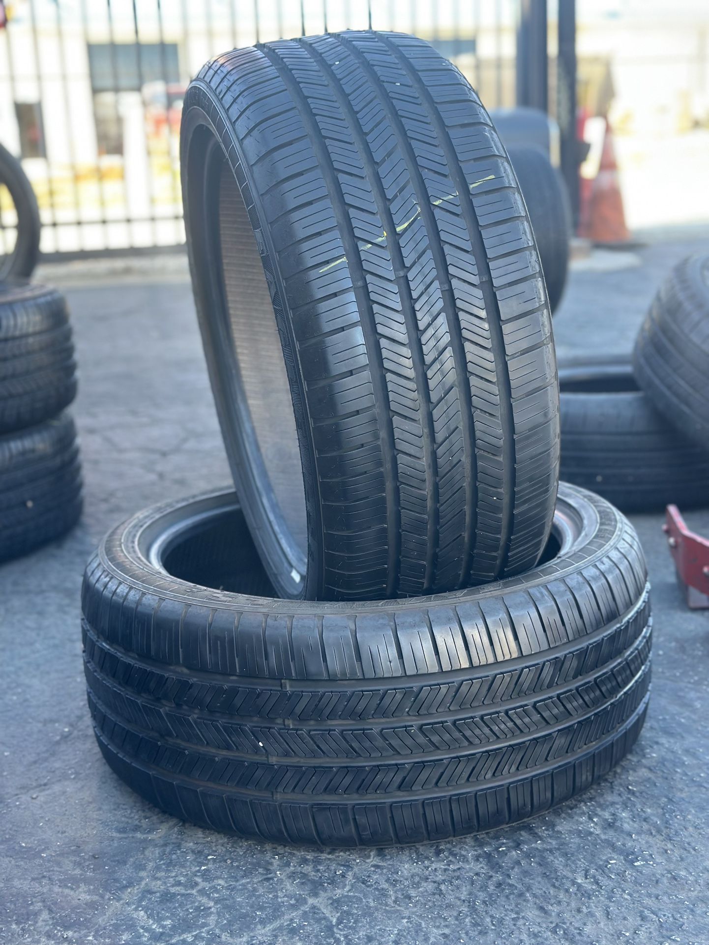 PAIR OF TIRE 245 40 19 GOODYEAR RUNFLAT  85% LIFE 