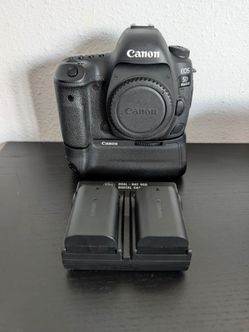 Canon EOS 5D Mark IV Camera + Battery Grip