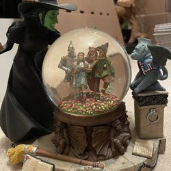 Wizard Of Oz Musical Snowglobe Wicked Witch Winged Monkey.  See Pics