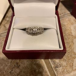 AVAILABLE- 3 diamond engagement ring with wedding band