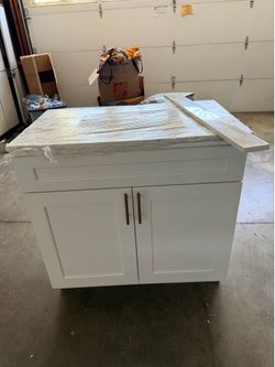 Brand new bathroom vanity 36”