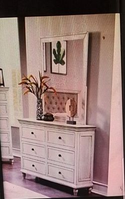 New Dresser with Mirror Sample Flor Only $400 cash