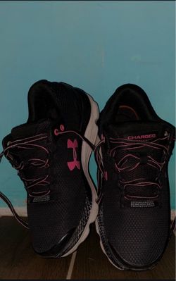 Under Armour Shoes (Size: 7) 👉$20 Firm!👈
