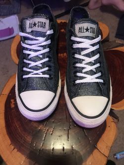 Converse All Stars size 7 womens like new! 20$ obo