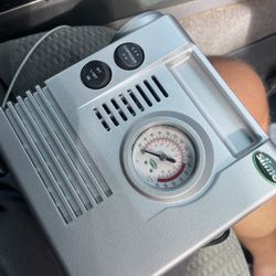 SLIME Electric Car Pump and Flashlight Powered By Car Charger