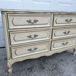 ✅Henry Link Vintage French Provincial Dresser/Credenza