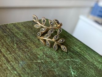 gold leaf detailed ring