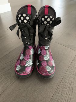 Girls boots