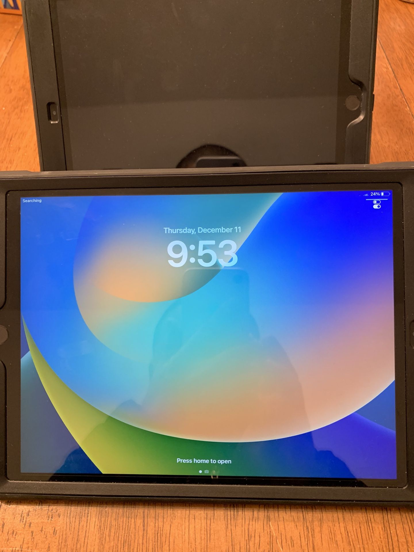 Apple iPad 7th Generation 10.2” Cellular Version Unlocked Like New!