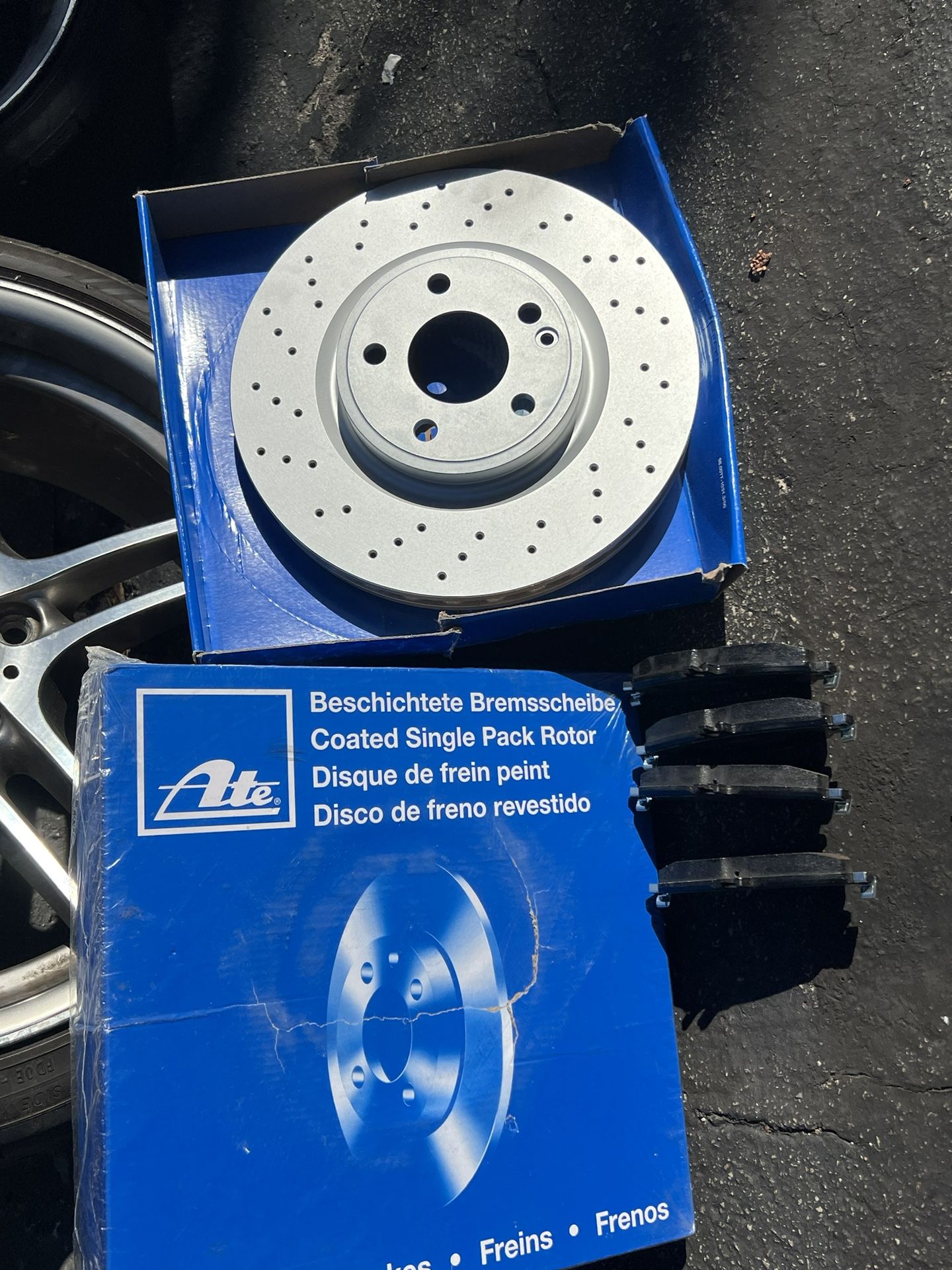 Mercedes CLA/GLA250 Front Brakes And Rotor Set