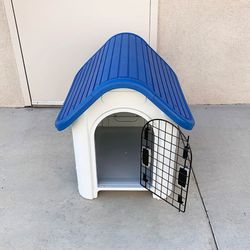 (New) $50 Small Size Dog House Waterproof Plastic Outdoor Indoor 30x30x32”
