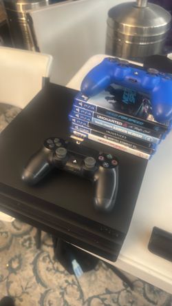 PS4 2controllers,  n  videos games