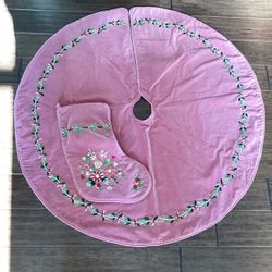 Vintage VELVET lined dusty rose tree skirt (41”)with floral embroidery & matching stocking(17”) perfect clean condition!