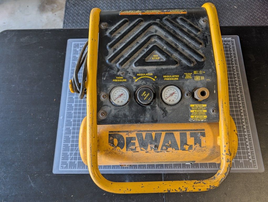 #20 DeWalt D55140 1-Gallon Trim Air Compressor – Fair / Works