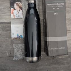 WAVE Black Premium 25 oz Insulated Bottle Simple Modern Stainless Steel Work-Brand New