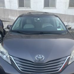 2012 Toyota Sienna