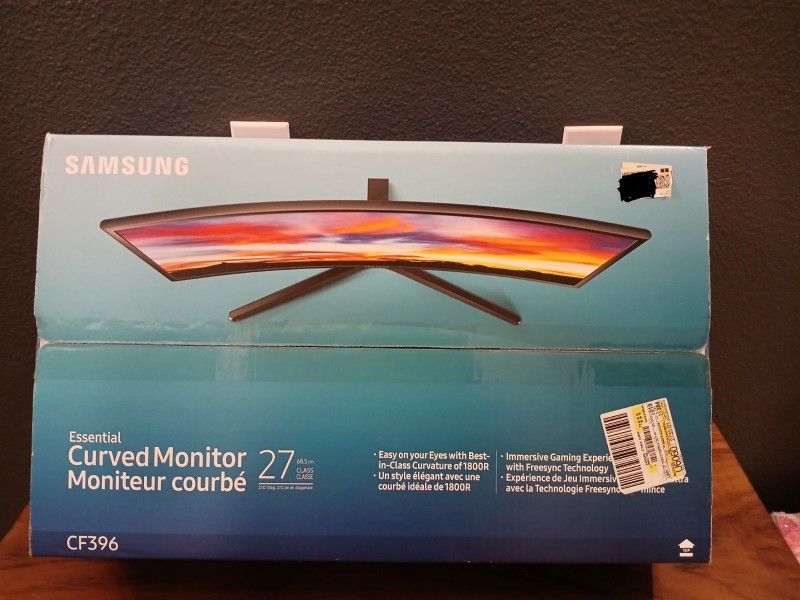 Samsung Essential Curved Monitor 27 Inch