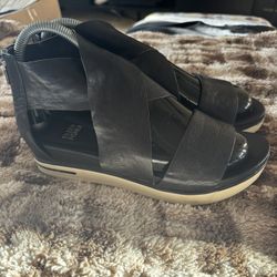 Great conditions Ellen Fisher Sport Tumbled Leather Sneaker Sandals Size 7” no