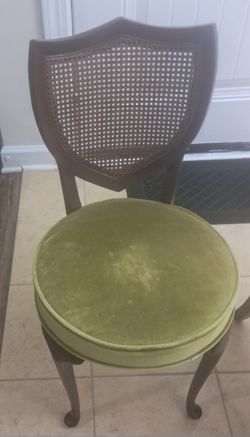 Tulip 🌷 Jordan Marsh Shield Antique Chair MAKE OFFER